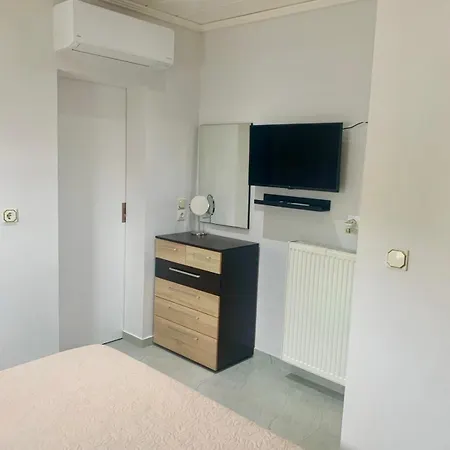 Nostalgia: Summer Apartment Neos Marmaras